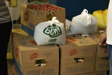 Famílias mariopolitanas recebem mais de 4 toneladas de alimentos